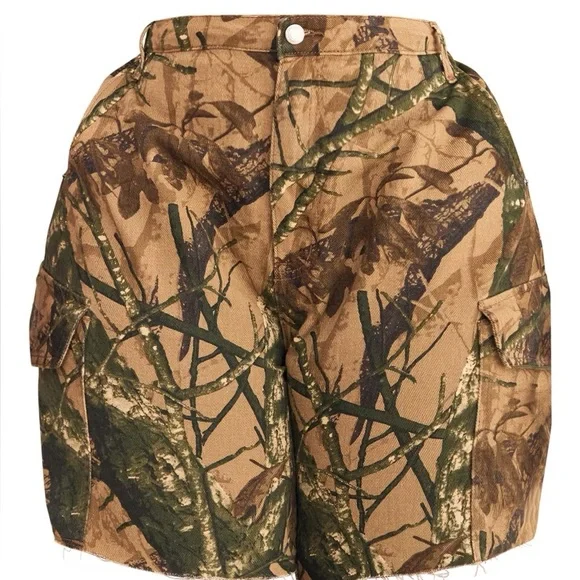 NWT PrettyLittleThing Plus Size Khaki Camo Denim Cargo Shorts – Size 16 and 20 - Picture 5 of 5